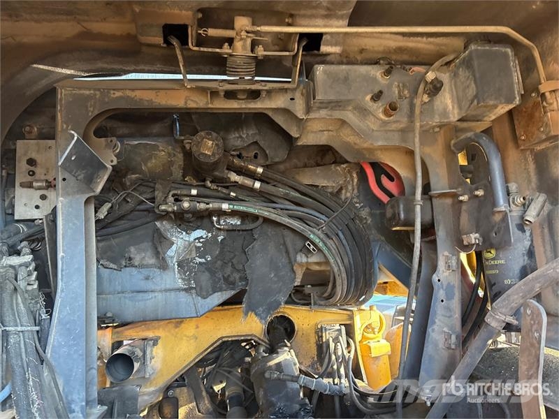 John Deere 250D Artikulētie pašizgāzēji