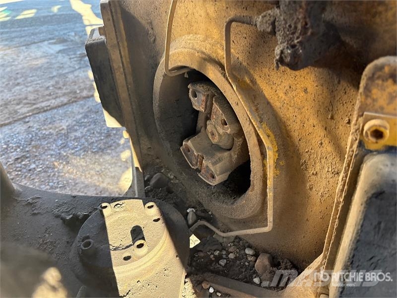 John Deere 250D Artikulētie pašizgāzēji