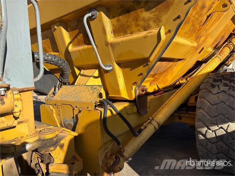 John Deere 250D Artikulētie pašizgāzēji