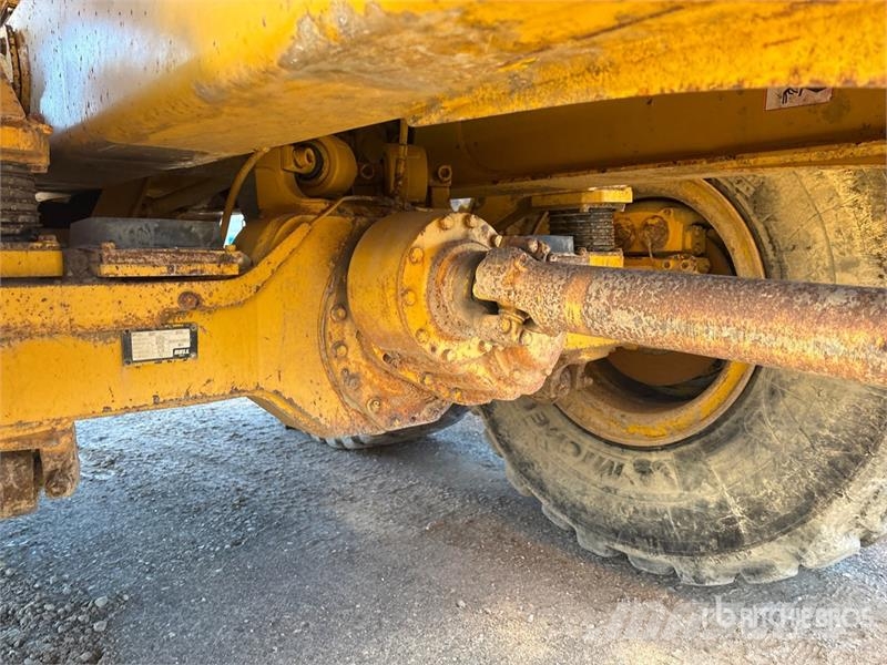 John Deere 250D Artikulētie pašizgāzēji