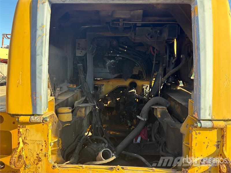 John Deere 250D Artikulētie pašizgāzēji