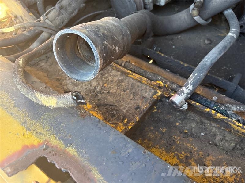 John Deere 250D Artikulētie pašizgāzēji