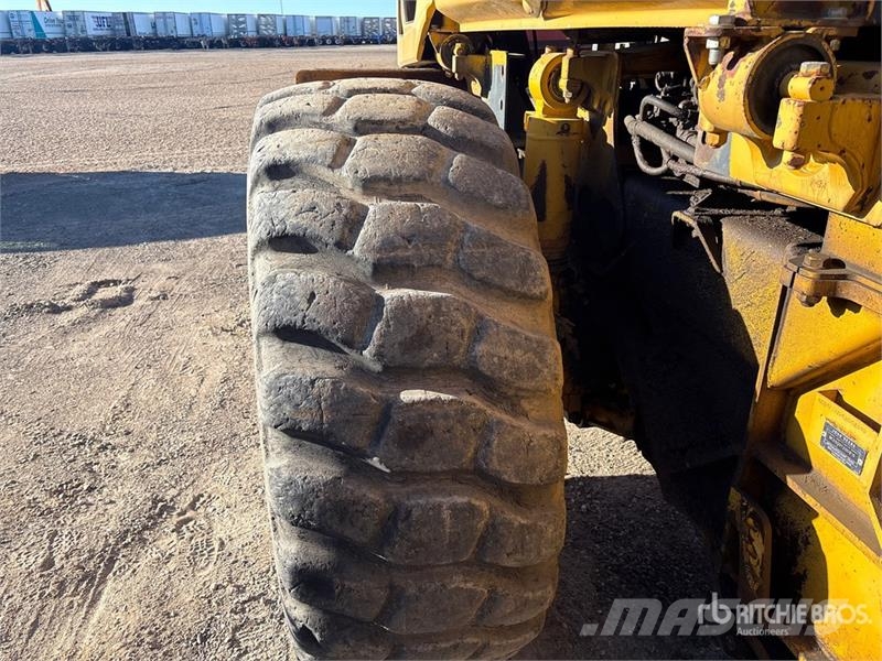 John Deere 250D Artikulētie pašizgāzēji