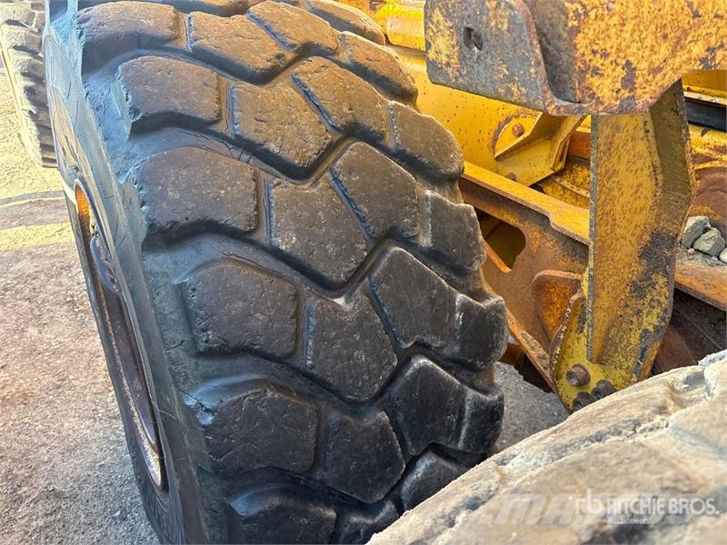 John Deere 250D Artikulētie pašizgāzēji