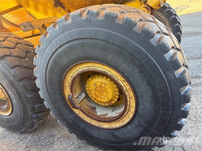 John Deere 250D Artikulētie pašizgāzēji