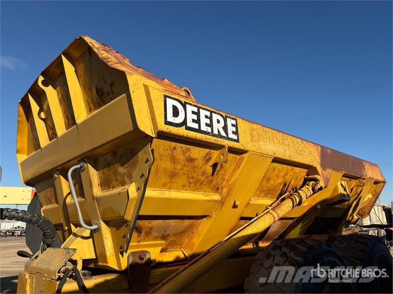 John Deere 250D Artikulētie pašizgāzēji