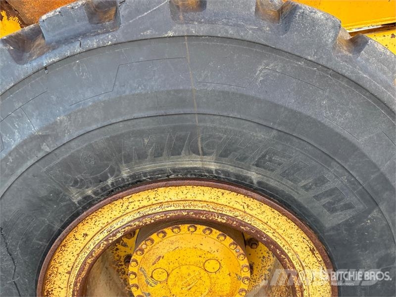John Deere 250D Artikulētie pašizgāzēji