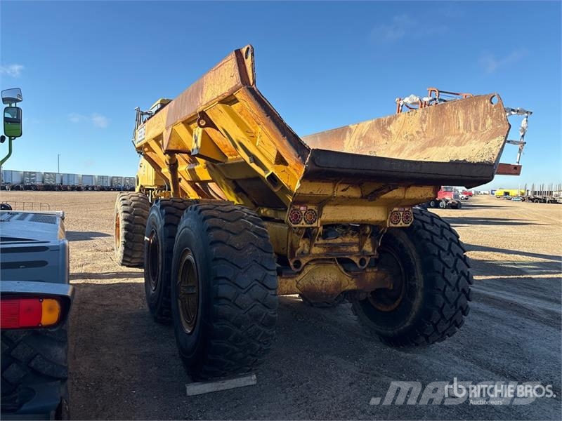 John Deere 250D Artikulētie pašizgāzēji