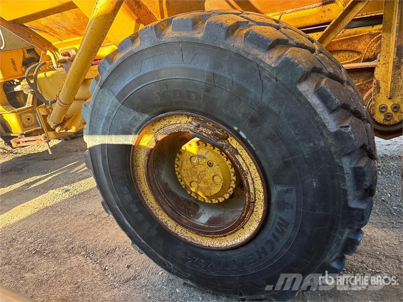 John Deere 250D Artikulētie pašizgāzēji