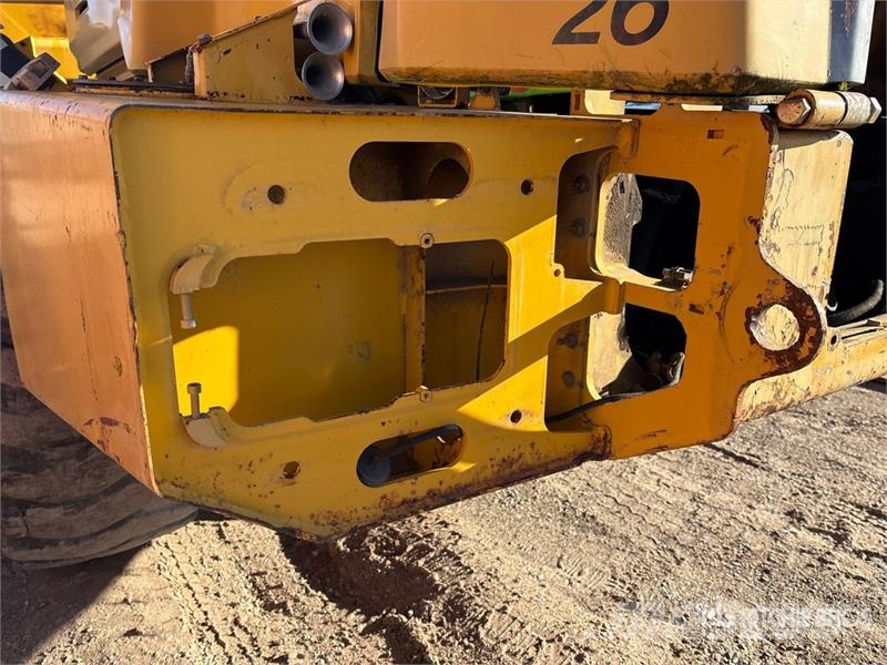 John Deere 250D Artikulētie pašizgāzēji