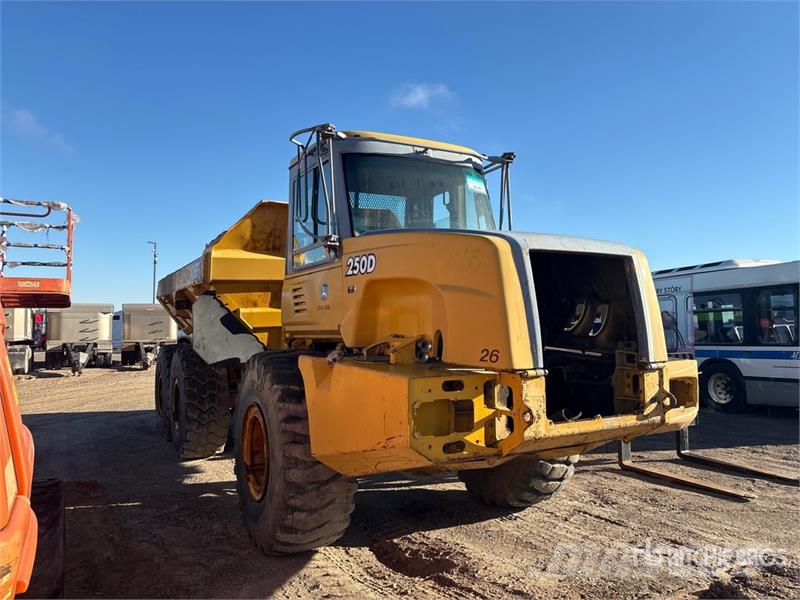 John Deere 250D Artikulētie pašizgāzēji