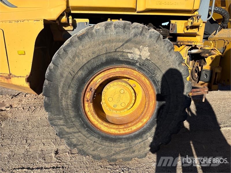 John Deere 250D Artikulētie pašizgāzēji