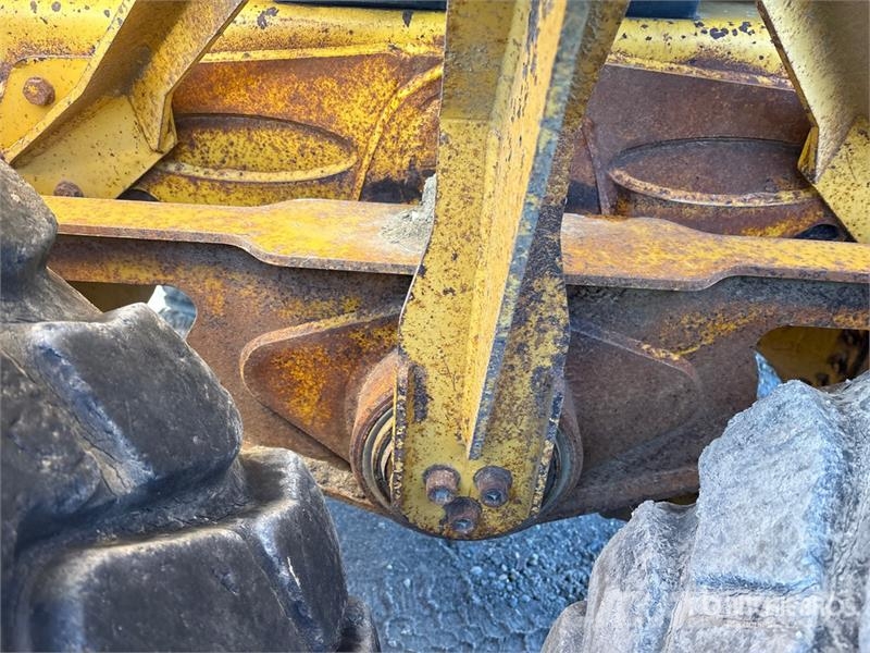 John Deere 250D Artikulētie pašizgāzēji