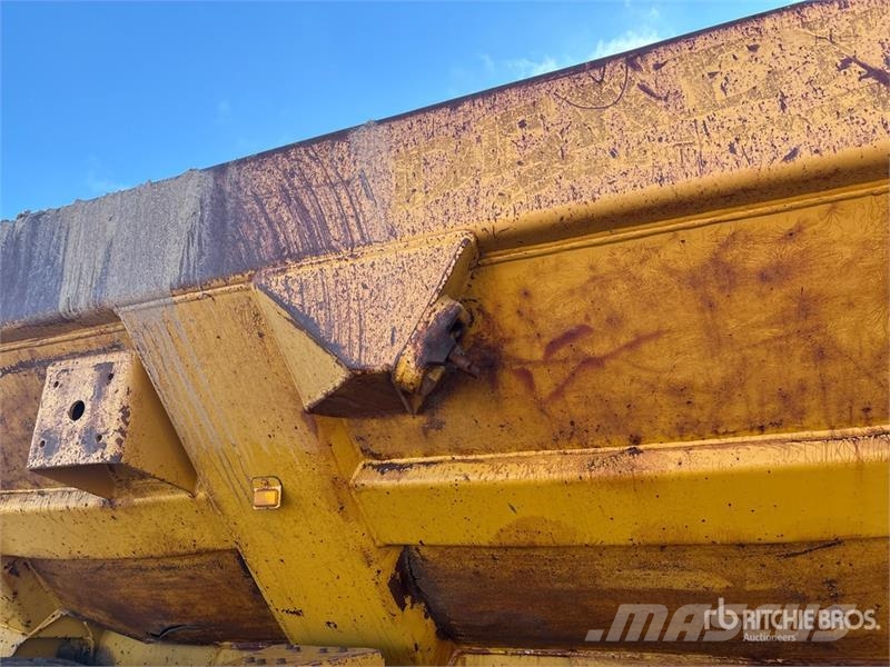 John Deere 250D Artikulētie pašizgāzēji