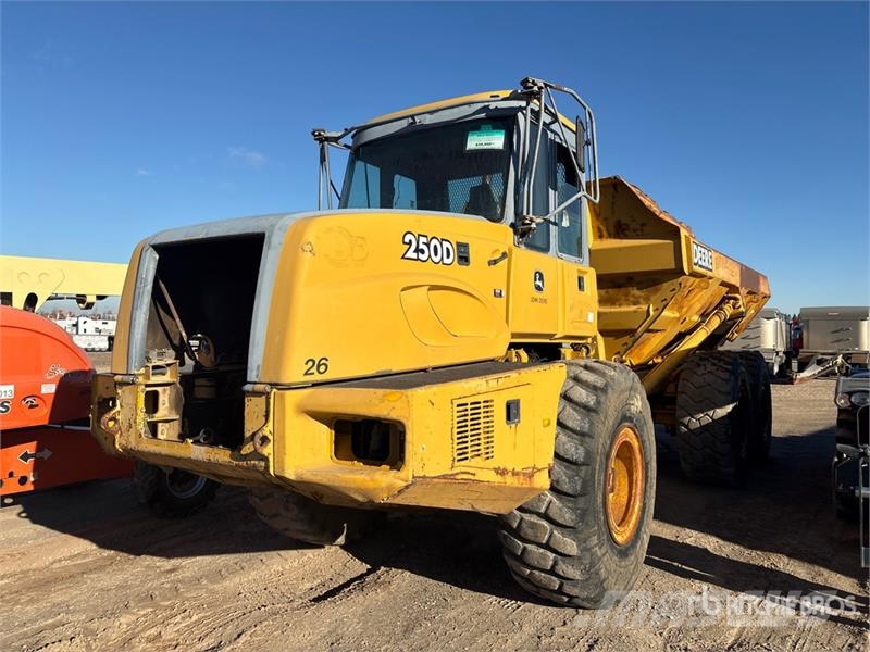 John Deere 250D Artikulētie pašizgāzēji