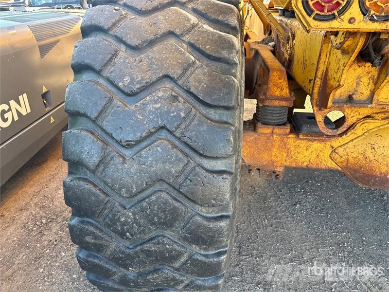 John Deere 250D Artikulētie pašizgāzēji