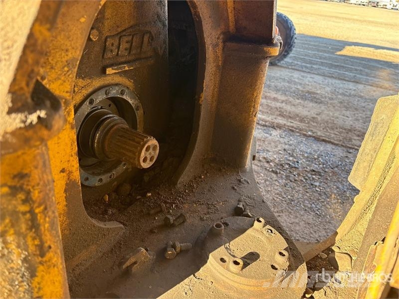 John Deere 250D Artikulētie pašizgāzēji