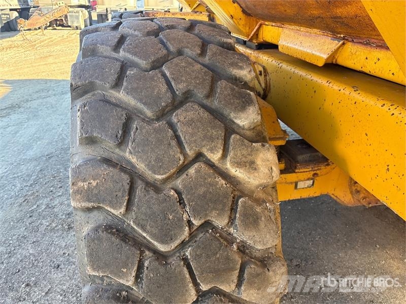John Deere 250D Artikulētie pašizgāzēji