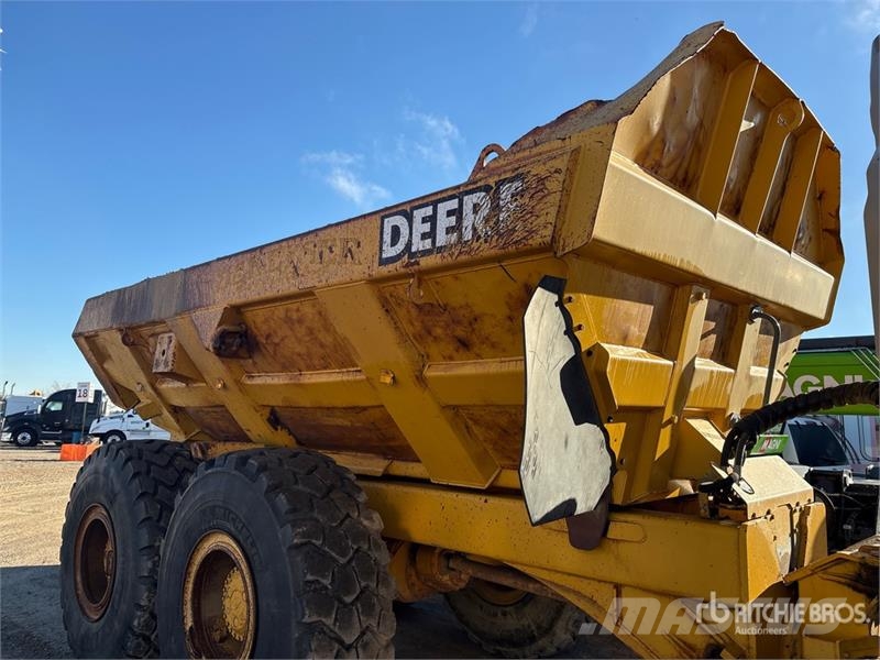John Deere 250D Artikulētie pašizgāzēji