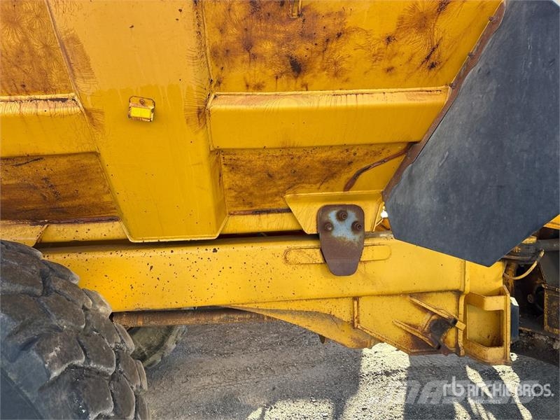 John Deere 250D Artikulētie pašizgāzēji