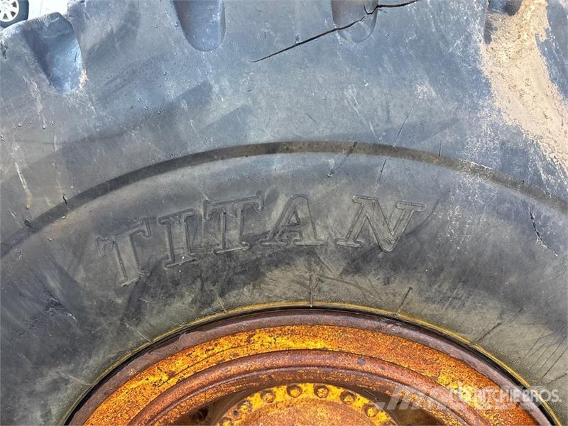 John Deere 250D Artikulētie pašizgāzēji