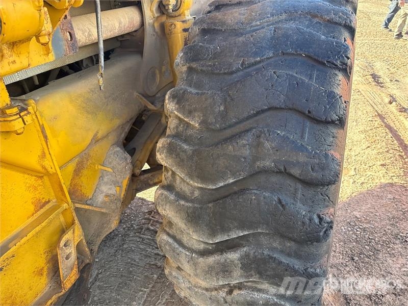 John Deere 250D Artikulētie pašizgāzēji
