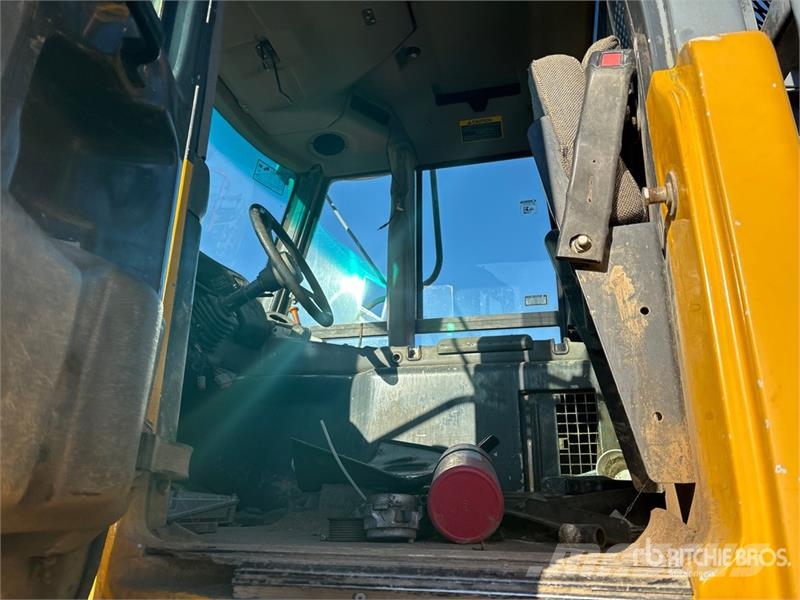 John Deere 250D Artikulētie pašizgāzēji