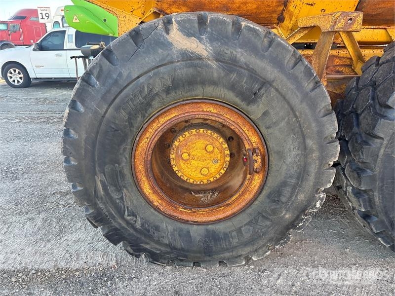 John Deere 250D Artikulētie pašizgāzēji