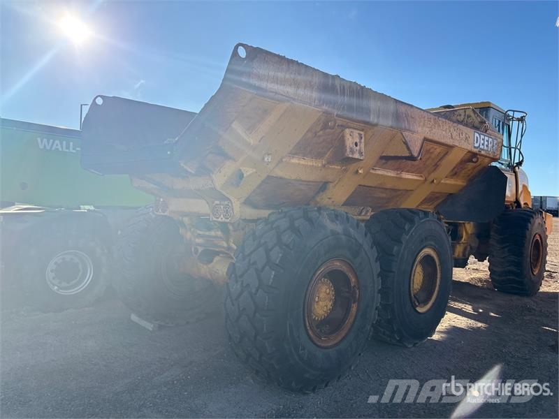 John Deere 250D Artikulētie pašizgāzēji