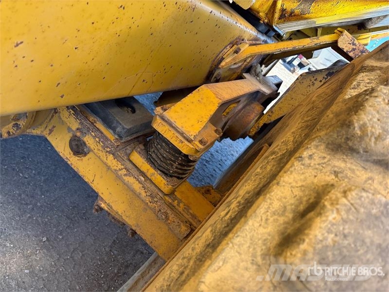 John Deere 250D Artikulētie pašizgāzēji