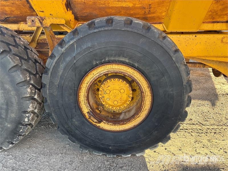 John Deere 250D Artikulētie pašizgāzēji