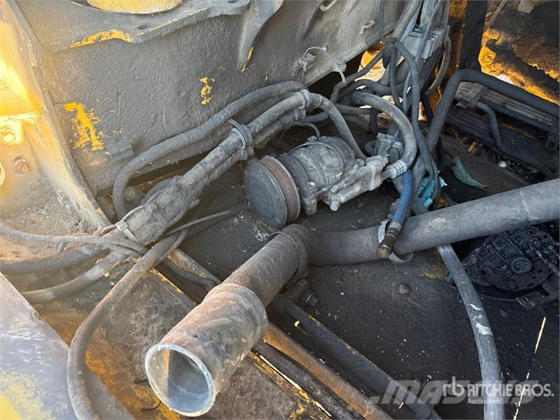 John Deere 250D Artikulētie pašizgāzēji