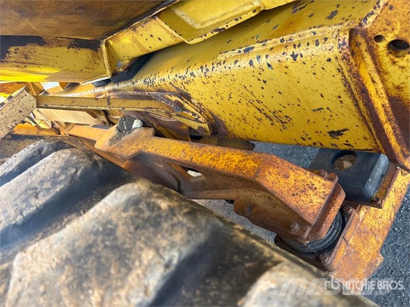 John Deere 250D Artikulētie pašizgāzēji