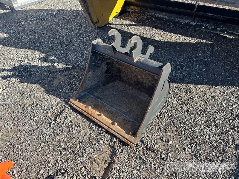 John Deere 28 in Q/C Cleanup Excavator Bucket - Fits 35G Schaufeln