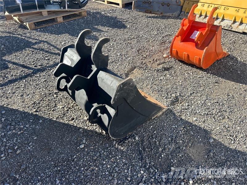 John Deere 28 in To fit 35G Excavator Bucket 挖斗