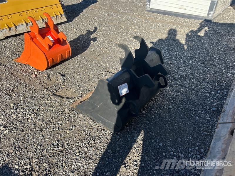 John Deere 28 in To fit 35G Excavator Bucket 挖斗
