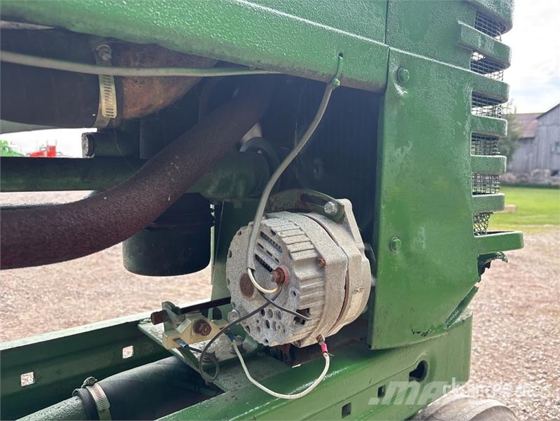 John Deere 2WD Narrow Front Antique Tractor الجرارات