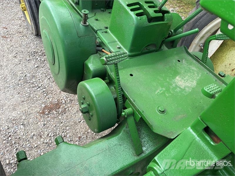John Deere 2WD Narrow Front Antique Tractor الجرارات