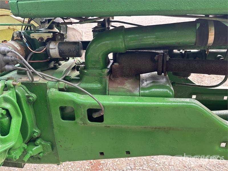 John Deere 2WD Narrow Front Antique Tractor الجرارات