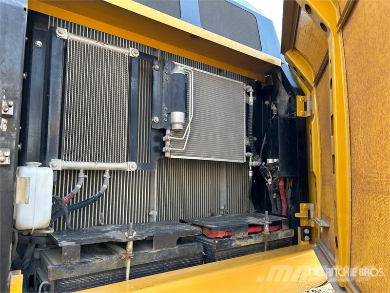 John Deere 300G LC Tracked Excavator Верижен екскаватор