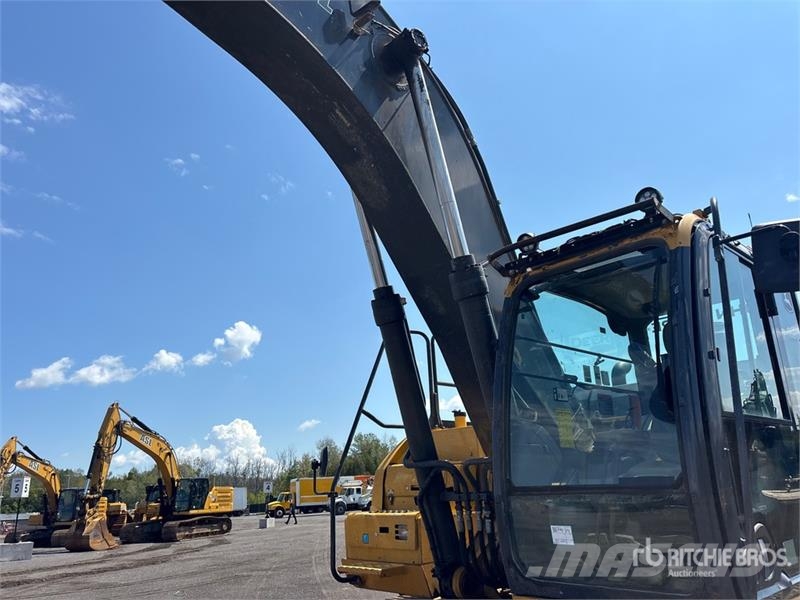 John Deere 300G LC Tracked Excavator Верижен екскаватор