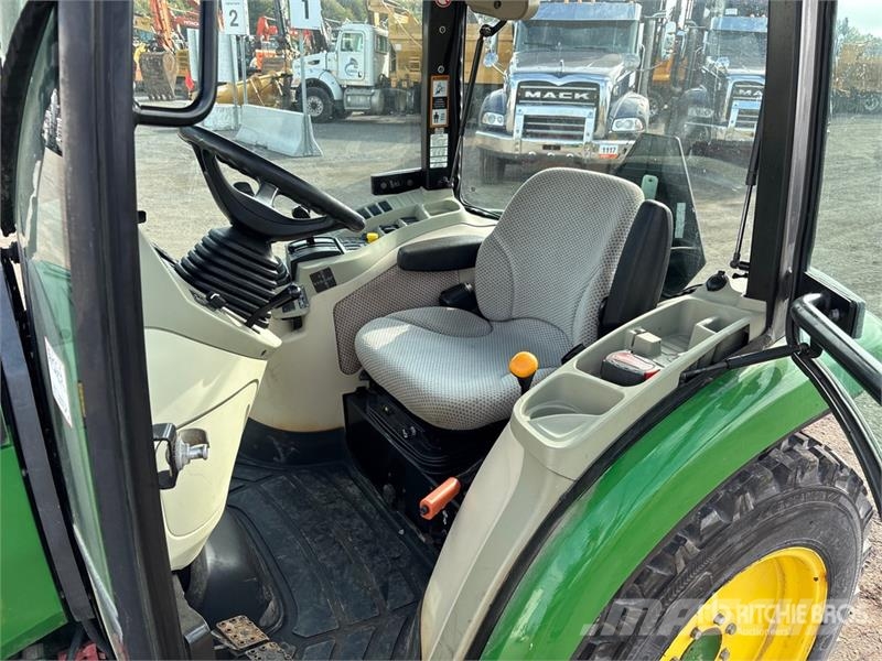 John Deere 3046R 4WD Utility Tractor Manji traktori