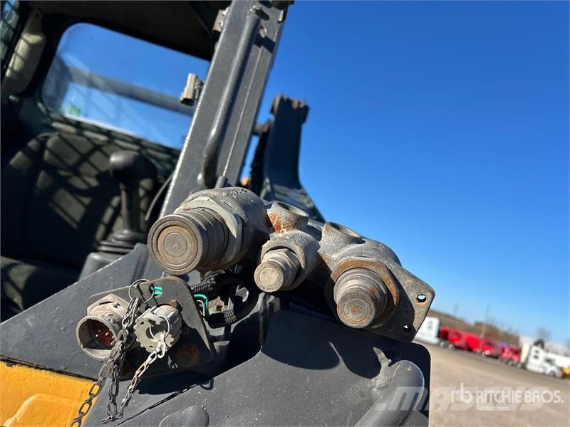 John Deere 317G Kompaktrakodók