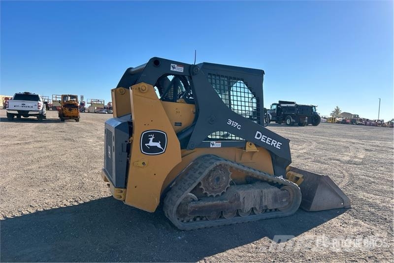 John Deere 317G Kompaktrakodók