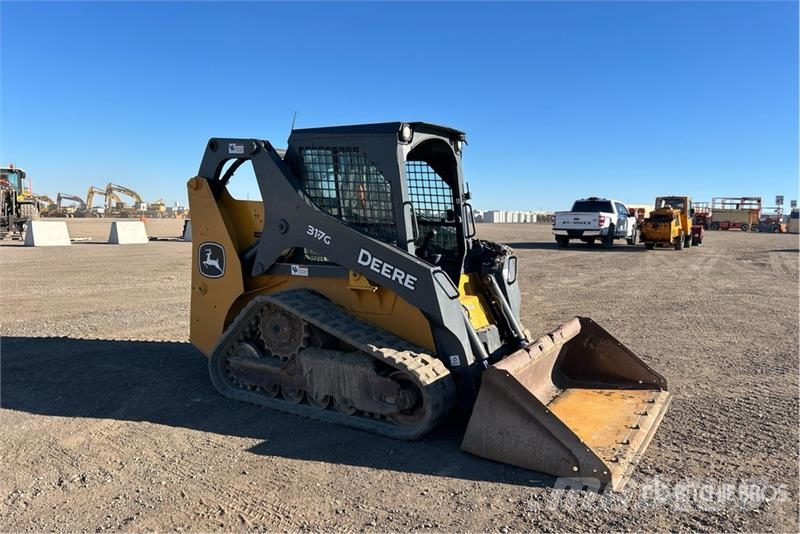 John Deere 317G Kompaktrakodók