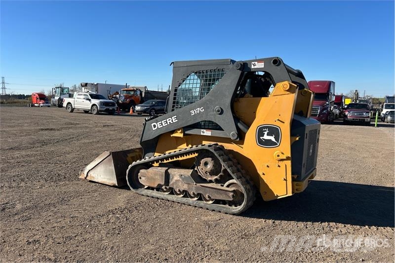 John Deere 317G Kompaktrakodók
