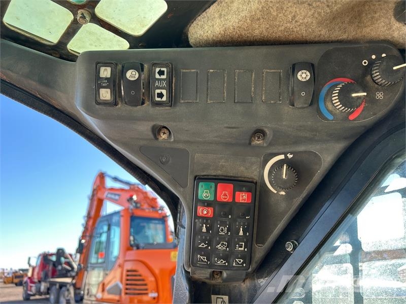 John Deere 317G Kompaktrakodók