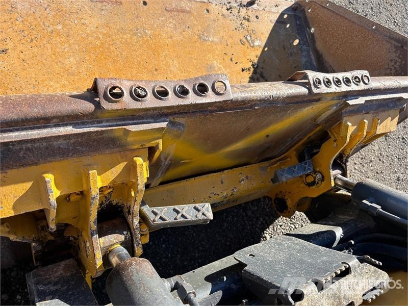 John Deere 317G Kompaktrakodók