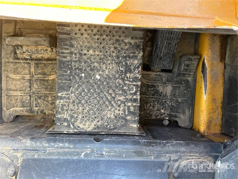 John Deere 317G Kompaktrakodók