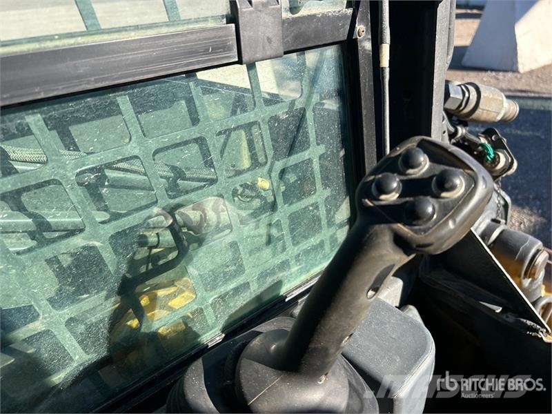 John Deere 317G Kompaktrakodók